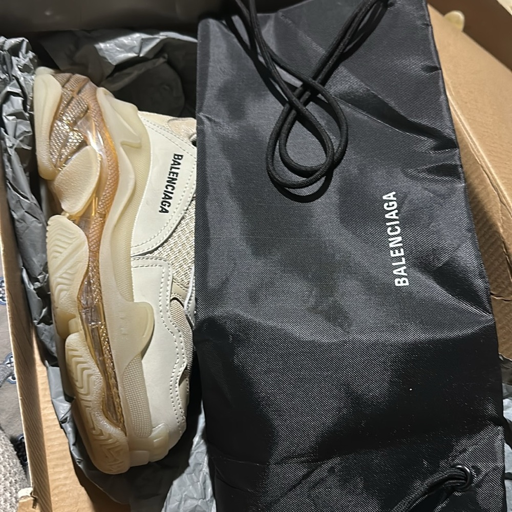 BALENCIAGA WOMEN'S TRIPLE S CLEAR SOLE SNEAKER IN BEIGE size 35 - Picture 13 of 13